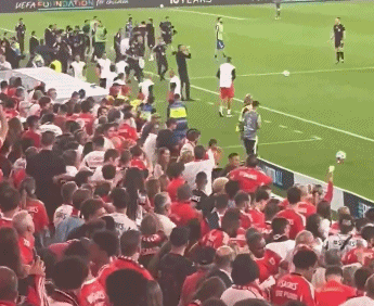 万观众, 一场惨案似